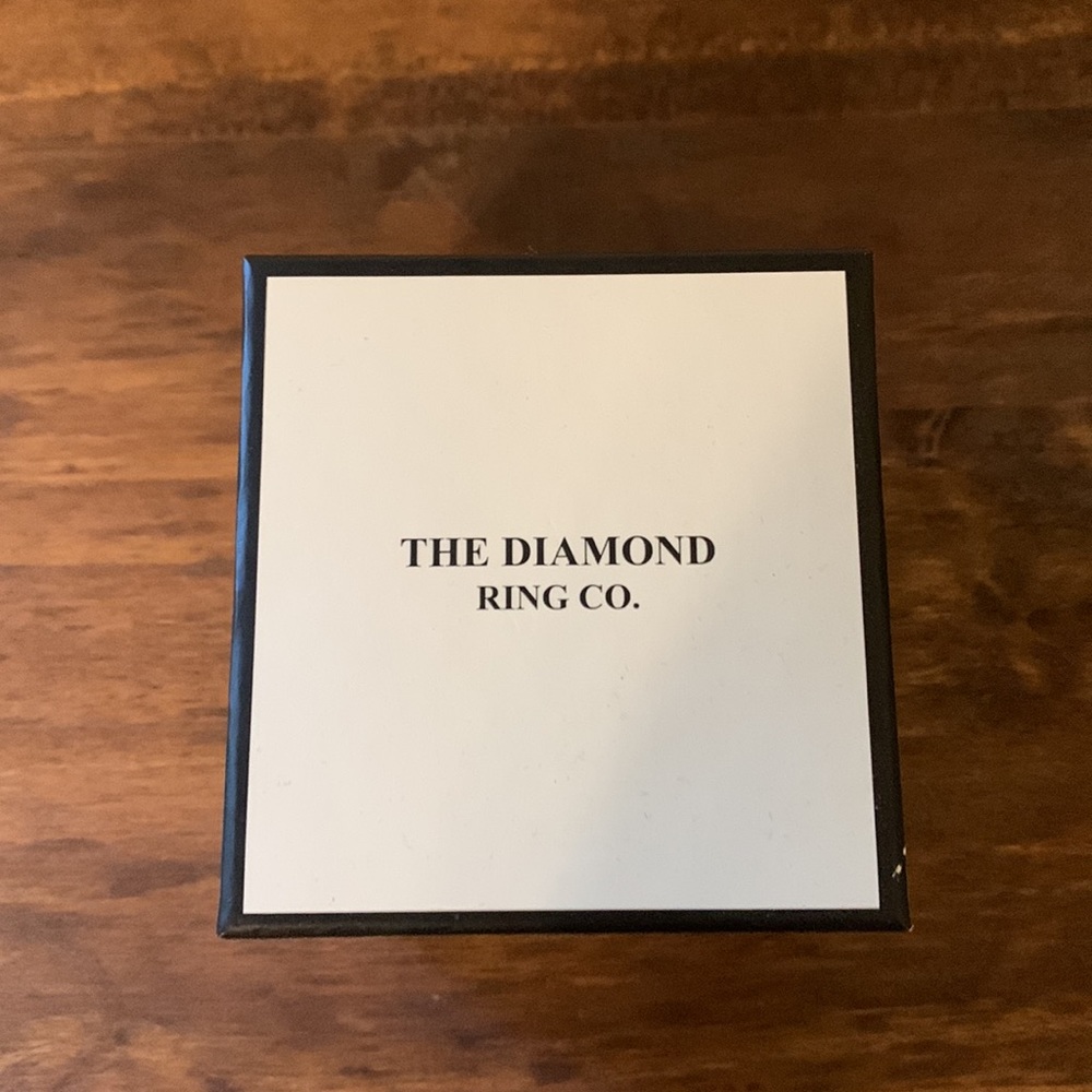 Certified 0.75 CT Diamond ring, with wedding band - Picture 6 of 8